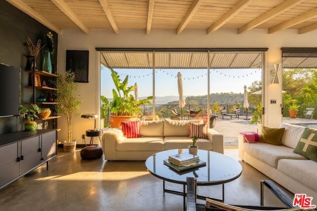 8147 Mulholland Terrace, Los Angeles, CA 90046