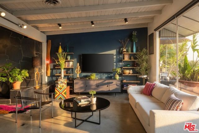 8147 Mulholland Terrace, Los Angeles, CA 90046
