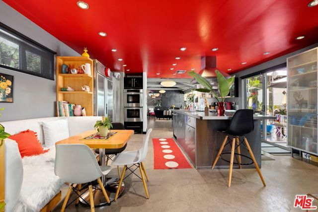 8147 Mulholland Terrace, Los Angeles, CA 90046