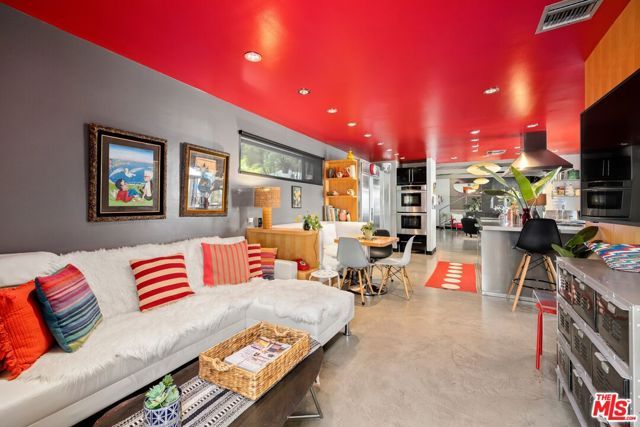 8147 Mulholland Terrace, Los Angeles, CA 90046