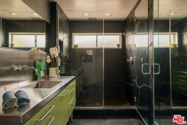 8147 Mulholland Terrace, Los Angeles, CA 90046
