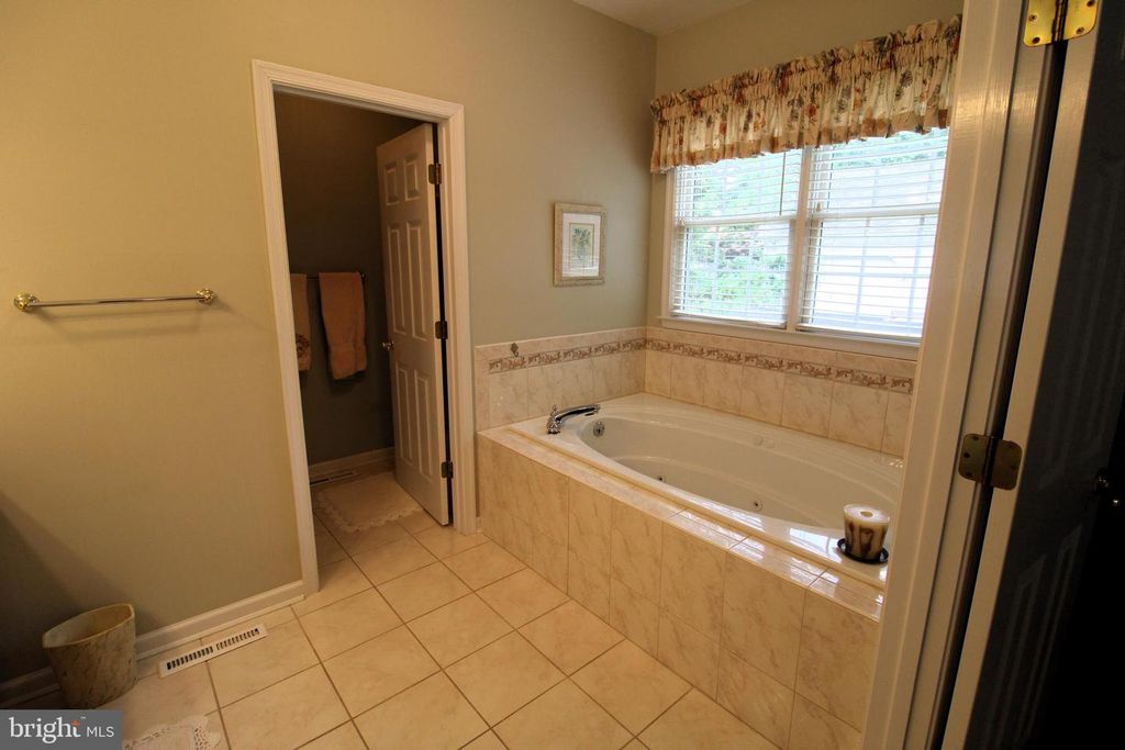 Image 12 of property listing at 25392 CLUB CIR, Quantico, MD 21856