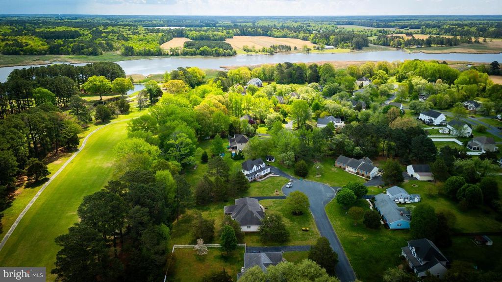 Image 4 of property listing at 25392 CLUB CIR, Quantico, MD 21856