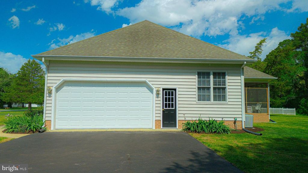 Image 5 of property listing at 25392 CLUB CIR, Quantico, MD 21856