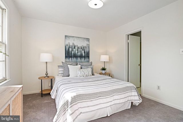 2762 STONE HOLLOW DR, Vienna, VA 22180