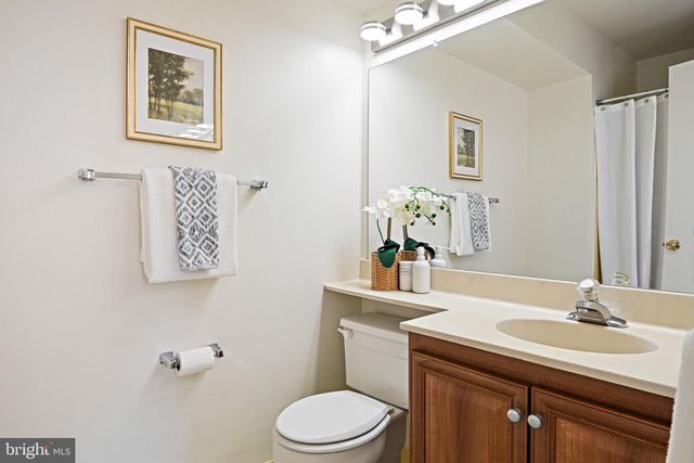 2762 STONE HOLLOW DR, Vienna, VA 22180