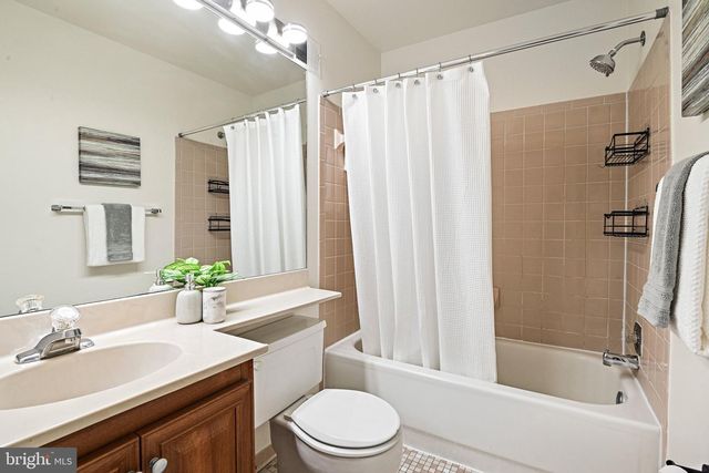 2762 STONE HOLLOW DR, Vienna, VA 22180