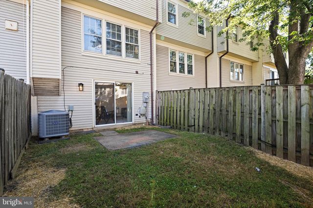 2762 STONE HOLLOW DR, Vienna, VA 22180