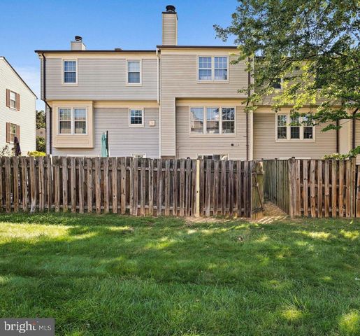 2762 STONE HOLLOW DR, Vienna, VA 22180