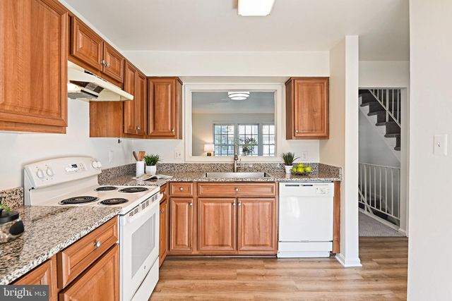2762 STONE HOLLOW DR, Vienna, VA 22180