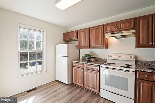 2762 STONE HOLLOW DR, Vienna, VA 22180