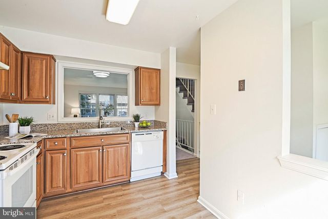 2762 STONE HOLLOW DR, Vienna, VA 22180