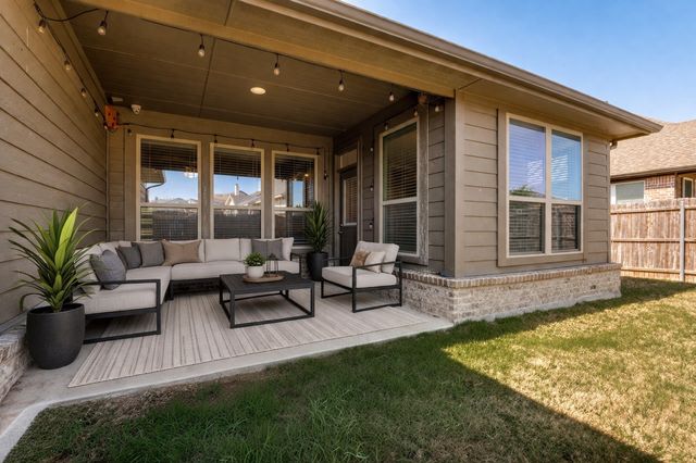 807 Woodcrest Drive, Ennis, TX 75119