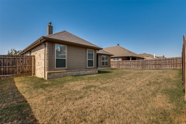 807 Woodcrest Drive, Ennis, TX 75119