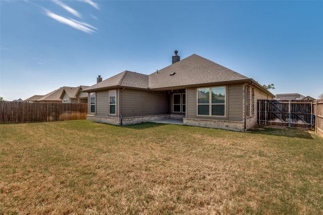 807 Woodcrest Drive, Ennis, TX 75119