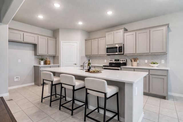 807 Woodcrest Drive, Ennis, TX 75119