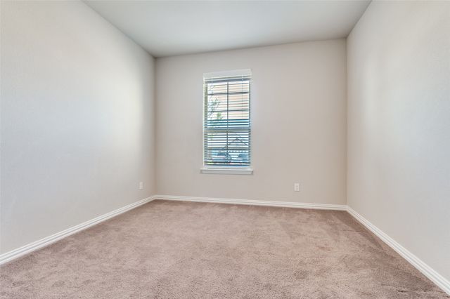 807 Woodcrest Drive, Ennis, TX 75119