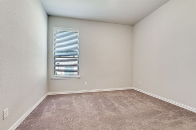 807 Woodcrest Drive, Ennis, TX 75119