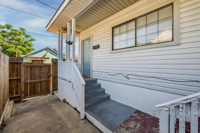 3718 Sealy Street, Galveston, TX 77550