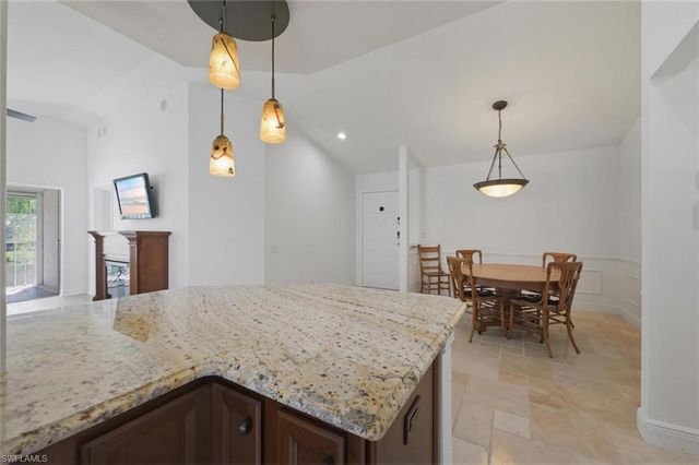 9844 Luna CIR # 201D, Naples, FL 34109