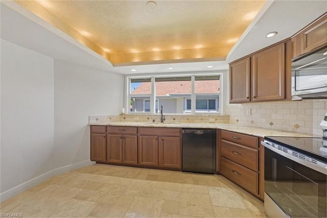 9844 Luna CIR # 201D, Naples, FL 34109