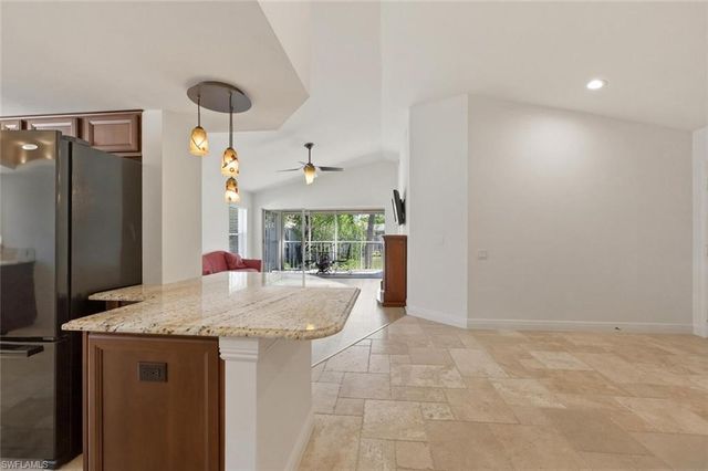 9844 Luna CIR # 201D, Naples, FL 34109