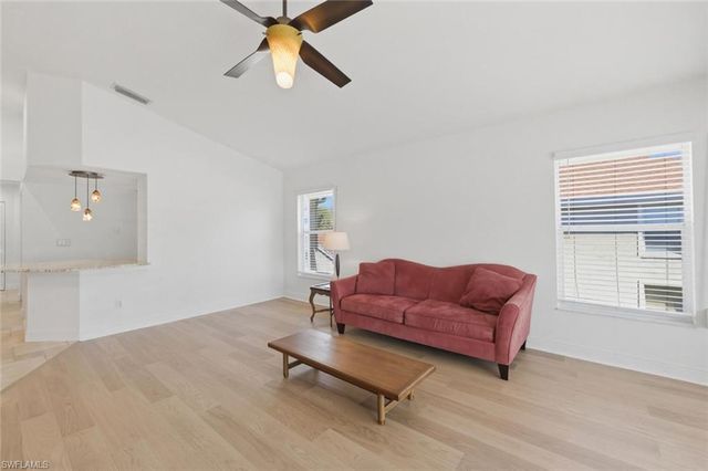 9844 Luna CIR # 201D, Naples, FL 34109