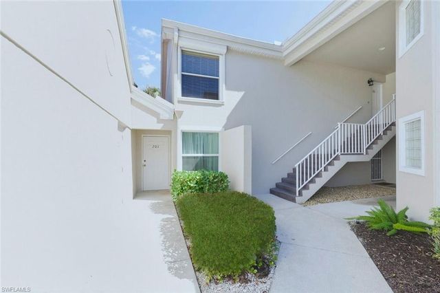 9844 Luna CIR # 201D, Naples, FL 34109