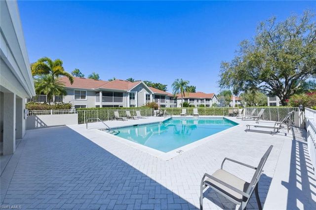 9844 Luna CIR # 201D, Naples, FL 34109