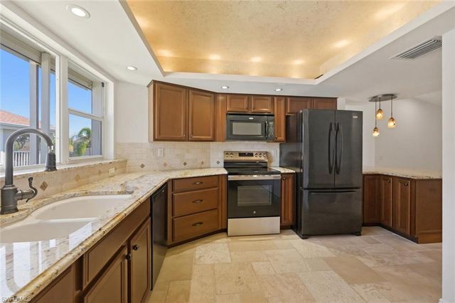 9844 Luna CIR # 201D, Naples, FL 34109