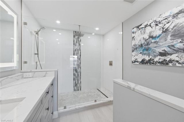 9844 Luna CIR # 201D, Naples, FL 34109