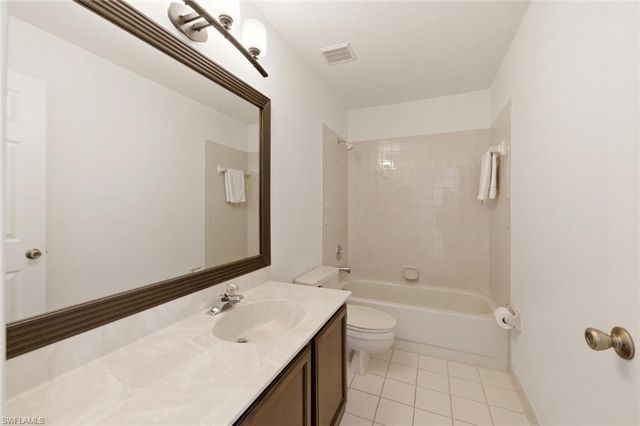 9844 Luna CIR # 201D, Naples, FL 34109