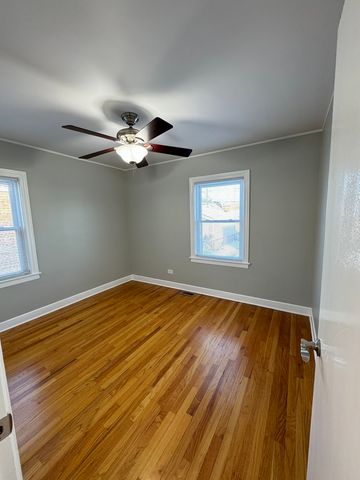5623 S Nagle Avenue, Chicago, IL 60638