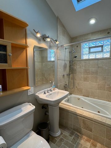 5623 S Nagle Avenue, Chicago, IL 60638