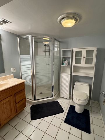 5623 S Nagle Avenue, Chicago, IL 60638