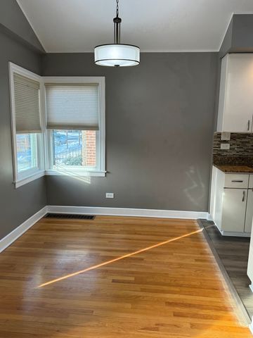5623 S Nagle Avenue, Chicago, IL 60638