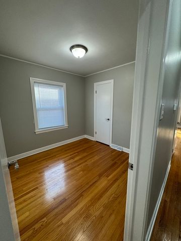 5623 S Nagle Avenue, Chicago, IL 60638