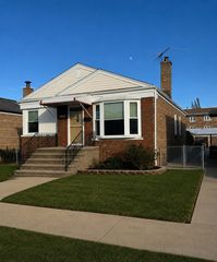 5623 S Nagle Avenue, Chicago, IL 60638