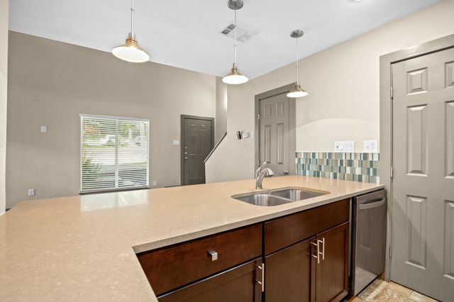 1506 Rockdale CIR A, Austin, TX 78704