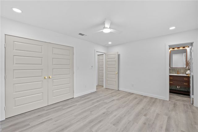 1907 Johnson Ave, Rockport, TX 78382