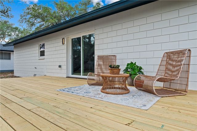 1907 Johnson Ave, Rockport, TX 78382