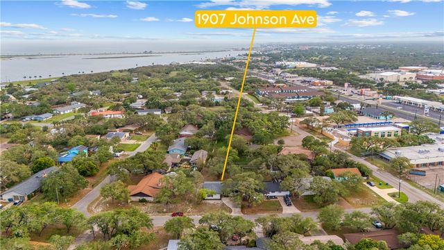 1907 Johnson Ave, Rockport, TX 78382
