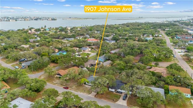 1907 Johnson Ave, Rockport, TX 78382