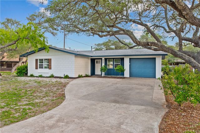 1907 Johnson Ave, Rockport, TX 78382