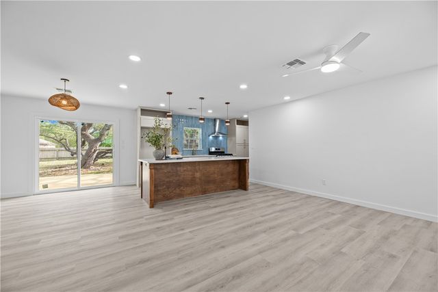 1907 Johnson Ave, Rockport, TX 78382