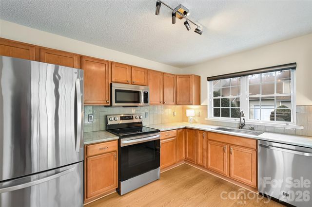 30 Grist Mill Drive, Hendersonville, NC 28739