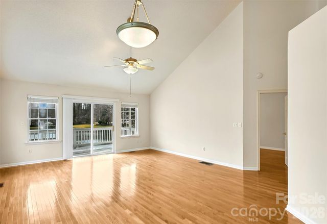 30 Grist Mill Drive, Hendersonville, NC 28739