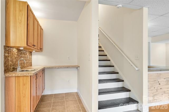 30 Grist Mill Drive, Hendersonville, NC 28739