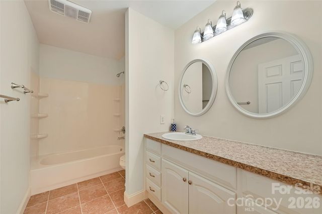 30 Grist Mill Drive, Hendersonville, NC 28739