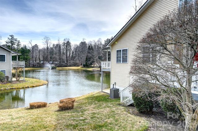 30 Grist Mill Drive, Hendersonville, NC 28739